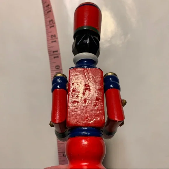 GUC Christmas Decor: Wooden Nutcracker Statue, Lightweight, Vintage - Picture 10 of 11